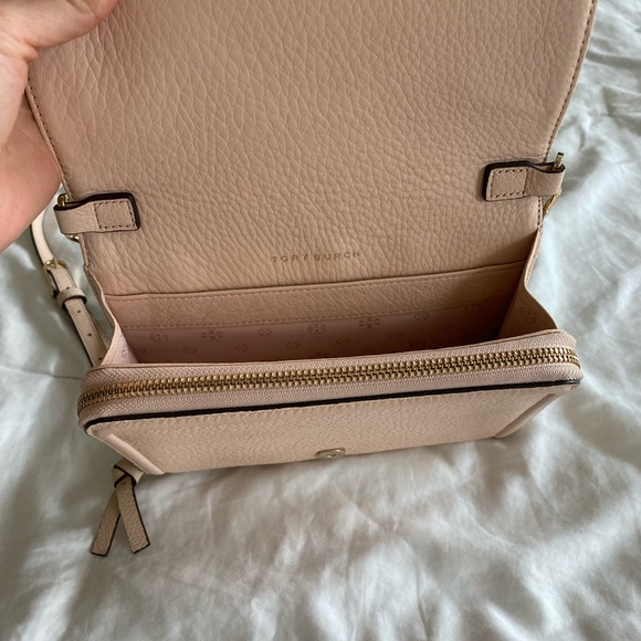 Tory Burch Pebbles Grain Crossbody bag in sweet melon - Picture 6 of 7